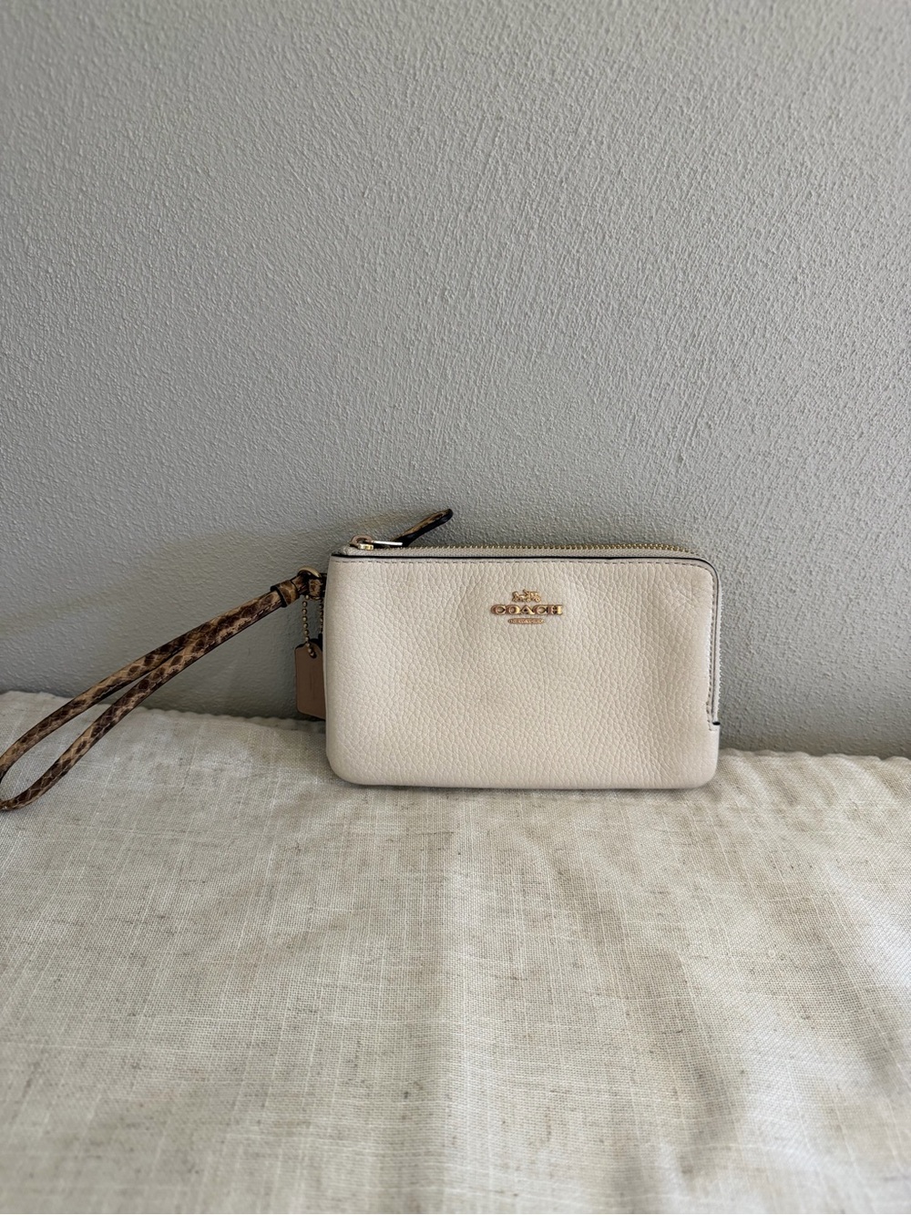 Coach Pebbled Leather Exotic Double Zip White Wristlet - Picture 1 of 10